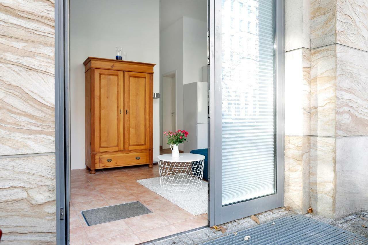 Swine By Rockchair Apartments L Superhost Status L Cozy Family & Business Flair In City Center "Mitte" Modern Studio Boxspringbed Welcomes You! Berlín Exteriér fotografie